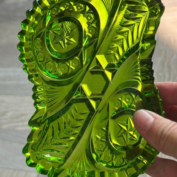 Emerald Green Cut Glass Sawtooth Edge Candy Dish Tray Trinket Bowl Vintage Decor - Picture 4 of 9